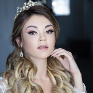 Drew Catherine Instagram - A fun bridal glamour look with @katerinarapoportinc ! 
She did the amazing hair & make up, as well as the photos! Super talented woman! Should I do more looks like this ? Do you prefer my natural / no make up looks? 
Nails by @ann_hardrocknails 
Hair by @bellamihair 
#bridal#glam