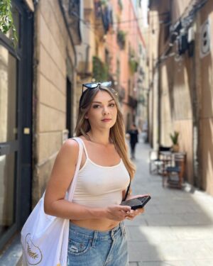 Drew Catherine Instagram - Spend a beautiful day in Barcelona with me … ♥️🦪 

Barcelona is a dream! The food, the weather, the people ! I absolutely fell in love. I feel like I could spend weeks exploring Barcelona and not get enough of it. 
One of my favourite places in Europe, so far! I can’t wait to return.

#barcelona#findom#europe#findomgoddess#travel#food#blonde#spain#findoms