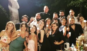 Duygu Karaca Instagram - O kadar çok oynadık ki aşırı az fotoğraf çekmişiz...
Bu bir kısmımız bir de..💕 Çok tatlıyız bee 😋 
#idilsabrievlendi #msm #aile #iyikimsm 
@sabrimemi 
@idiltrabzonluu
@admturker 
@serrkanates
@burak_tanay 
@hasancanturkkani 
@ecebzkya
@yazgicakmak 
@dilandemirelvs 
@ozgunbyrktr
@oonurulutas 
@baharelden 
@gizsonmezz 
@alialkinaydin
@cengizokuyucu
@selennozgurr
@damlasubarut
@ogulcaninal
@_husam
@aktasfirat
@y3simor
@turkyilmazsarikaya
@ezgi6kulac
