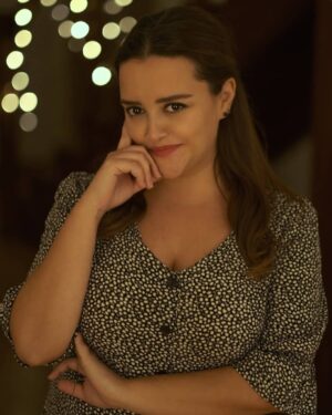 Duygu Karaca Instagram - Kitap yazdım pozu

📷 @samiaksu7