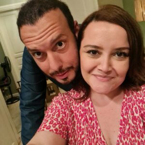 Duygu Karaca Instagram - A'dan Z'ye derlerya. İşte öyle muhteşem bir ekipti Yaz Şarkısı. Gercek bir ekip ruhu vardı,herkes işini saygıyla,severek ve şevkle yaptı.
Tüm bu işinin ehli ve güzel insanları bir araya getirmekteki becerisi için ve her saniye güleryüzle bizi karşıladıkları için proje koordinatörümüz sevgili Pervin Durmaz'a ve Yapımcımız Efe Irvül'e teşekkür etmek isterim. Yapımımız Pastel Yapım'a her saniyeyi bize konforla yaşattıkları için kocaman teşekkürler.Bu muhteşem ekibe liderlik etmek ve herşeyi dengede tutmak aslında hiç kolay değildi ama o bunu o kadar fevkalade yaptı ki.Çünkü kendisi mükemmel biridir.Hayatımda gördüğüm en naif en insan gibi insan olan yönetmen,seninle çalışmak büyük şanstı hocam. Doğa Can Anafarta.Eylem Oğuz için ne söylesem yetersizdir. Iyi ki'lerimin tam ortasında duruyor.Otorite ve samimiyet nasıl dengelenir kitabını yazan,oyuncular icin ve ekip icin buyuk bir şanstır Eylem hocayla calışmak.
Tümer Sirkecioğlu, daha çook çalışmayı dilediğim super adam Tümer ve ekibi canım çocuklar Ömer,Umut,Tugay,Onur,Aykut,Füsun,Burak,Hilal.Muhteşem göz,hepimizin abisi sevgili görüntü Yonetmenimiz Ilkay Işık, canım Emre,Veli,Düzgün ve 2. Gorüntü yönetmenimiz harika adam Kadir inci.Sevgili Ahmet Özbey bize harika ekibiyle birlikte güzel ışıklar yaptı.Sevgili Mehmet ve ekibiyle sizlere sesimizi güzelce duyurabildik.
Hamza,Alican.Özübir Cici ve ekibi yaptığı sanatla hep kendimizi gerçek evimizde hissederek oynamamızı sağladı.Superlerdi.Saç Makyaj Kostüm 3lüsü bir oyuncu için gerçekten ciddi önem taşır.İşbirliklerimiz ve sizin yeteneklerinizle rolume hep daha iyi hazırlandım. Başta Irem,Erdogan ve Semanur olamak uzere tüm ekiplerine, canım Merve,Ümit,Mert,Yasemin ve Ecem...ellerinize sağlık arkadaşlarım.Set amirimiz Yasin ve atom karınca ekip Orhan,Doguş.İşini mukemmel yapan Adem abimiz ve Salih. Ellerinize sağlikFadime karakterini o kadar severek oynadim ki. Ve senaryoyu hep seyirci heyecaniyla okudum. Harika cumlelerin ve yaşayan karakterlerin icin kalemine saglik sevgili Ramazan Demirli.
DEVAMI YORUMDA ⬇️
@pastelfilmtv
@efeirvul 
@pervindurmazz 
@dogacananafarta 
@eylemoguzzz 
@damdakicocuk
@tumersirkecioglu
@ilkayisik 
@foxturkiye