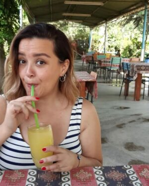 Duygu Karaca Instagram - Yaz gelsin artık... 🍋🍹🛵⛱