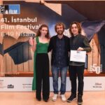 Ece Yüksel Instagram - 41. İstanbul Film Festivali’nden en iyi kadın oyuncu ödülünü kazandım 🎈 çok mutlu ve gururluyum. Başta yönetmenimiz Ziya Demirel’e sonra tüm film ekibimize teşekkürler. I won the best actress award at the 41st Istanbul Film festival, i’m very happy and proud. Thanks to our director Ziya Demirel and our crew. Ayrıca kıyafetim için anneciğime, saçım ve makyajım için @esmaekeskin e teşekkürler ❤️