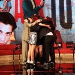 Ece Yüksel Instagram - Aşk 101 2. sezon şimdi Netflix’te! Dün gece de çok keyifliydi. Teşekkürler @netflixturkiye Bir parçası olmaktan gurur ve mutluluk duyduğum bir iş oldu ❤️ Love 101 Season 2 is on Netflix now! Ve diğer teşekkürler de; Styling @arslanerseyma Ceket @outkastpeople Top @houseofantidote Takılar @epicene Saç @talatkivrak Makyaj @barisyilmmaz