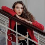 Ece Yüksel Instagram - 2021’in son saatlerinden geriye dönüp baktığımda harika insanlarla çalışarak harika projeleri geride bıraktığım için minnettarım 🤍 #2022 hepimize sağlık, şans ve güzellikler getirsin 🌸 Photo by @ozanguzelce
