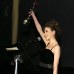 Ece Yüksel Instagram - 21. Frankfurt Türk Filmleri Festivali’nden Kız Kardeşler Filmiyle en iyi kadın oyuncu ödülü kazandım, ne büyük mutluluk ne büyük gurur! Teşekkürler @turkfilmfestivalifrankfurt ve teşekkürler jüri üyeleri 🎈 Frankfurt, Germany