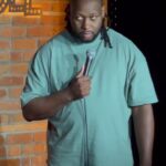 Eddy King Instagram - Pourquoi une psy noire?🤷🏾‍♂️🤷🏾‍♂️🤷🏾‍♂️ . . . . #humour #standupcomedy #standupfrance #santementale #mentalhealth #psychology #psychologie #therapy #therapie #eddyking #banambokacomedy