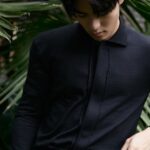 Edward Chen Instagram - 最近秋天來了，經常下雨，不過即便陰雨天，身著ZEGNA Oasi Cashmere帶來的溫暖感覺，配上Triple Stitch奢華休閒鞋的舒適感，都能夠保證city walk滿分好森情！順便推薦大家去新開幕的臺中大遠百店逛逛，也許可以發現驚喜 #OASICASHMERE #ZEGNAFW23 @zegnaofficial