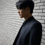 Edward Chen Instagram - 最近秋天來了，經常下雨，不過即便陰雨天，身著ZEGNA Oasi Cashmere帶來的溫暖感覺，配上Triple Stitch奢華休閒鞋的舒適感，都能夠保證city walk滿分好森情！順便推薦大家去新開幕的臺中大遠百店逛逛，也許可以發現驚喜 #OASICASHMERE #ZEGNAFW23 @zegnaofficial