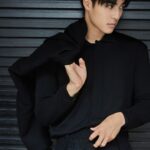 Edward Chen Instagram - 最近秋天來了，經常下雨，不過即便陰雨天，身著ZEGNA Oasi Cashmere帶來的溫暖感覺，配上Triple Stitch奢華休閒鞋的舒適感，都能夠保證city walk滿分好森情！順便推薦大家去新開幕的臺中大遠百店逛逛，也許可以發現驚喜 #OASICASHMERE #ZEGNAFW23 @zegnaofficial