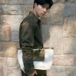 Edward Chen Instagram - 陽光是刺眼的，草地是鬆軟的，和#bottegaveneta 的午後是開森的 #BV七夕限定系列