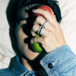 Edward Chen Instagram - 謝謝 @gqchina ，一個好棒的夜晚，也是一個多重身份的夜晚，知道要演出的時候心裡想了要唱什麼想了很久，一方面真的好希望能唱自己的歌在那樣大的舞台，一方面害怕那麼久沒在台上唱歌會不會太多不可控，最後的決定我選擇了最不擅長跟最難的那條路「自彈自唱」 - 我會記得前一晚我的心跳快到我睡不著，我會記得我為了這首歌不停反覆的練習的過程，我會記得我從彩排到上台所有享受的時刻，我會記得那種要吸飽一口氣好難的感覺，會記得台下每一張臉孔，會記得汗水滴進眼睛時我卻只能專心聽著自己的聲音告訴自己別管！繼續唱！會記得當我很緊張到發冷的時候團隊跟樂手老師們不停的在我旁邊要我放輕鬆為我加油！ - 平時我把感覺都記錄在記事本裡，這次我把所有感受用文章發出來，是因為希望在某年某日回顧的時候，你和我會記得因為這些感受如此強烈所以我會努力繼續唱著，努力愛著每個你們！