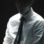 Edward Chen Instagram - · #陳昊森 首張個人專輯 首波單曲《 #孤傲 Aloof 》🪑 　 10/11 全球數位平台同步上架 　 📻 Hit FM聯播網首播 10/9 10AM、5PM、11PM 10/10 5AM、3PM、10PM 10/11 4AM、12PM、7PM *以上時間均指時段並非準整點即播出