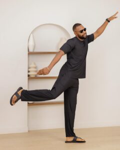 Efa Iwara Instagram - I’ve always wanted to explore the stylish side of loose fitting clothes. My most comfortable outfit yet 🔥 Introducing the Curban pleat loosefit two piece set. (It’s the last slide for me 😂) TO ORDER : Whatsapp 08038438212 Or www.curbanplace.com Photography - @uncleth14 Production - @demiladealao Lagos, Nigeria