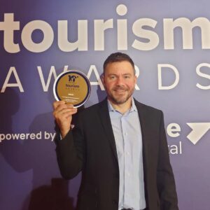 Eftyhis Bletsas Instagram - Την περασμένη εβδομάδα στα #tourismawards πήραμε Χρυσό βραβείο Ταξιδιωτικής εκπομπής για το "Τουρίστας στην πόλη μου" (επεισόδιο Happy Traveller στη Θεσσαλονίκη) που κάναμε σε συνεργασία με τον Οργανισμό Τουρισμού Θεσσαλονίκης!
@thessaloniki.travel
 Ευχαριστούμε!! 

ΥΓ ευκαιρία να με δείτε και με κουστούμι 😃