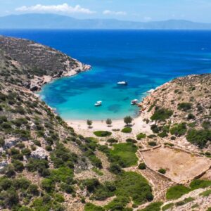 Eftyhis Bletsas Instagram - Το επεισόδιο μας μικρές Κυκλάδες με Ηρακλειά, Σχοινούσα και Δονούσα ανέβηκε στο YouTube. Φοβερά νησιά και τα τρία, το καθένα με τις ομορφιές του. Αύριο έχουμε συνέχεια με Κουφονήσια! Καλό ΣΚ!!
