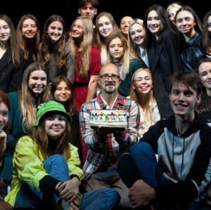 Egor Druzhinin Instagram - Никак не могу привыкнуть к тому, что теперь я - «мастер» :-))) Они назвали себя #дружининцы Первая встреча. Позвал педагогов и друзей - коллег. Рассказали им, что значит мюзикл лично для нас. А, что он значит для вас?

#иси 
#шим
#кед
#дружининцы