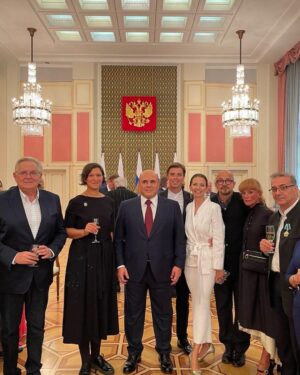 Egor Druzhinin Instagram - Хорошая компания сегодня собралась в Белом доме (не знаю есть ли инстаграм у Мишустина, поэтому не отмечаю:-)))
Все получилось только благодаря Нике, ее инициативе, ее труду и ее терпению. Никуша - ты самая лучшая. Спасибо тебе, любимая!  Ну и конечно огромное спасибо банде: @ipetrash , двум Ульянам, @anna_eyvazova_emshanova и всем, всем, всем, кто помогал, поддерживал и верил!