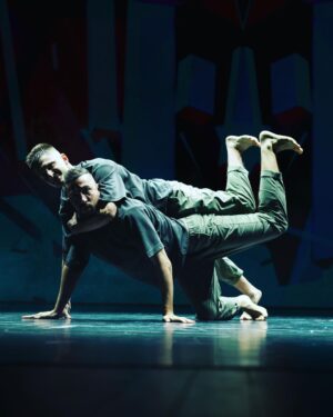 Egor Druzhinin Instagram - Первый Кед Концерт в поддержку открытия ШИМ @performartschool в культурном центре Строгино @strogino_cc прошел, благодаря  @pena_b  @sinbad.praise  @sestry_mihailec  @konstantin_koval_  @evayvarova  @german.romazanov  @renat_lieto  @mary_djin  @volkovadariaandreevna  @amechetnyi  @vovangudym  @ilona11  @superstefer  @alena_gumennaya (про спектакль Алены Гуменной расскажу особо)  Ничего бы не произошло без помощи великолепной @pd_mari и всего коллектива центра «Строгино» Отдельное спасибо руководителям направлений ШИМ @sohonoho (театр), Жене Шевцову (цирк) и Ульяне Чеботарь (вокал). #кед  #шим  #кцСтрогино .  Кому интересно, как прошли наши открытые уроки заходите на strogino.cc и performartschool.ru  А те, кто был, делитесь эмоциями. Они нам необходимы, как воздух!!! Фото @dmitrievanka просто супер!  Ну и конечно отдельное спасибо @alinagerman и @konotopskaya_style_  за костюмы @kaluzhina_k  за стиль  @comedyclubru и лично Вячеславу Дусмухаметову. А также всем, кто нас поддерживал, верил в нас и мечтал вместе с нами. Мечты сбываются:-)