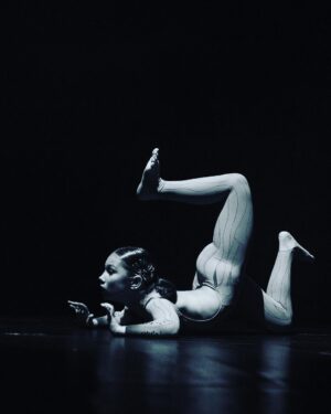 Egor Druzhinin Instagram - Первый Кед Концерт в поддержку открытия ШИМ @performartschool в культурном центре Строгино @strogino_cc прошел, благодаря  @pena_b  @sinbad.praise  @sestry_mihailec  @konstantin_koval_  @evayvarova  @german.romazanov  @renat_lieto  @mary_djin  @volkovadariaandreevna  @amechetnyi  @vovangudym  @ilona11  @superstefer  @alena_gumennaya (про спектакль Алены Гуменной расскажу особо)  Ничего бы не произошло без помощи великолепной @pd_mari и всего коллектива центра «Строгино» Отдельное спасибо руководителям направлений ШИМ @sohonoho (театр), Жене Шевцову (цирк) и Ульяне Чеботарь (вокал). #кед  #шим  #кцСтрогино .  Кому интересно, как прошли наши открытые уроки заходите на strogino.cc и performartschool.ru  А те, кто был, делитесь эмоциями. Они нам необходимы, как воздух!!! Фото @dmitrievanka просто супер!  Ну и конечно отдельное спасибо @alinagerman и @konotopskaya_style_  за костюмы @kaluzhina_k  за стиль  @comedyclubru и лично Вячеславу Дусмухаметову. А также всем, кто нас поддерживал, верил в нас и мечтал вместе с нами. Мечты сбываются:-)