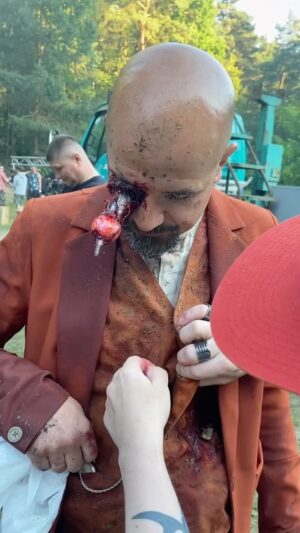 Egor Druzhinin Instagram - Сегодня на @start.ru выходит последняя серия 2 го сезона саги о Вампирах! Дорогие наши аппетитные зрители, я буду по вам скучать:-) Спасибо вам за ваши теплые отзывы и комментарии. Не грустите - Борис Феликсович будет навещать вас в ваших снах. 

#вампирысреднейполосы
#борисфеликсович
#старт