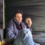 Ehren Kassam Instagram - Look at that little thread how's he standing up like that???