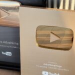 Ekaterina Adushkina Instagram - Последние 2 дня, когда вы можете купить мой первый в жизни веб о YouTube!❤️🤭 (да-да, я начинаю потихоньку передавать свой блогерский опыт вам, и невероятно радуюсь этому) На нем я поведала о том, как начать развивать и монетизировать YouTube в 2023 году! Стоит ли? И почему - ДА! С чего начать, что снимать, как с помощью одних лишь обложек и названий повышать клики и охваты роликов. А так же в целом развеяла некоторые страхи и дала волшебный пинок тем, кому он был так нужен! И столько обратной связи от вас я давно не получала! Море отметок и все с инсайтами! Ребята даже объединились и создали общий чатик, чтобы расти вместе! Кому подойдет веб?🔻 🔸Тем, кто давно мечтал зайти на площадку Ютьюб, но не знал, как 🔸Тем, кто уже имеет канал, но хочет бОльшего 🔸Инстаблогерам, экспертам и предпринимателям, которые хотят повысить медийку и прокачать личный бренд 🔸Людям, которые в целом еще не определились, чего хотят и выбирают нишу 🔸Тем, кто хочет продюсировать чужие каналы и зарабатывать на этом Поэтому, любители залетать в последний вагон, поторопитесь! Ссылка в био!⬆️🆙 (время до конца недели)