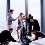 Ekaterina Adushkina Instagram - 🎞️Making off: Процесс создания настоящего искусства специально для ежегодной премии RUTV, главного музыкального события этого года! Dream team: Artist @notmaxborisov Stylist @tomazinka Make-up @stanislav_kremlev_live Hair @viola_pyak