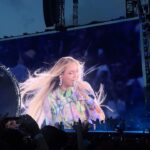 Ekaterina Adushkina Instagram - ✅Побывать на концерте Beyoncé +1 исполнявшаяся мечта в копилку! Этот пункт был в моем списке мечт последние лет 5, ведь Beyoncé не давала концерты и никто не знал, будет ли вообще! Beyoncé для меня не просто певица, это артист, вдохновитель, ролевая модель, человек, ради концерта которого можно лететь 15 часов в другую страну, чтобы потом перепутать время и бежать на стадион со всех ног, но все таки успеть и насладиться каждой секундой! Если кратко, Beyoncé - королева и каждый раз она доказывает это снова и снова! Всю жизнь на сцене, и все равно постоянно пробует новое, перерождается и подтверждает свой статус иконы! Что именно случилось и как мы чуть не опоздали на концерт мечты вы увидите в моем влоге на YouTube! Ждите и подписывайтесь, ссылка в био⬆️ ⁉️А если ли у вас концерт мечты? Barcelona, Spain
