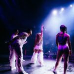 Ekaterina Adushkina Instagram - Вот и закончился четвертый сезон моего реалити шоу о жизни! Самый мурашечный, самый уязвимый и самый глубокий сезон. Он стал своего рода психотерапией для меня самой🙏🏻 Благодаря этому сезону я заново начала жить, обрела тот самый огонек внутри, смогла углубить свои отношения с обоими родителями, разобраться с рабочими отношениями в команде, посмотреть на себя со стороны, впервые на столько открыться перед своей аудиторией и разрешить себе мечтать по-крупному! Короче потерялся и не знаешь, что дальше делать со своей жизни? Просто найми команду и начни снимать реалити о своей жизни😅 А главным для меня открытием стало то, что, увидев меня настоящей - плачущей, уязвимой, в отчаянии - никто меня не разлюбил. Вы не отвернулись от меня, а наоборот я получила столько поддержки, сколько никогда не получала за всю свою карьеру! И наконец-то я сама смогла полюбить себя любой, в любом состоянии - не только в силе и решимости, но и в слезах, соплях! И я убедилась, что сильные девочки тоже плачут! 15.12 - релиз трека, вдохновленного этим сезоном для всех моих самых сильных девочек, я знаю, вас тут таких много!💔 отдельное спасибо всем, кто снимает рилсы под трек и двигает звук, ежедневно выкладываю вас в сторис!🙏🏻
