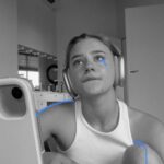 Ekaterina Adushkina Instagram - Это были самые сложные отношения в моей жизни… 2 года эмоциональных качель, попыток расстаться и предложений построить заново. 2 года любви, недопониманий, благодарности и запутанности. И всё, что я хочу сказать - это спасибо. Спасибо за возможность увидеть свои травмы, понять, кто я, на что способна, а что не могу терпеть. За возможность пробовать, ошибаться, меняться и в итоге выбирать себя. Девчонки, кто сейчас тоже расстанется, вы не одни и с вами все окей, прорвемся! Теперь эта песня приобрела новый иной смысл для меня, эти строчки теперь совсем про другое❤️‍🩹 История закончена. Всем спасибо.