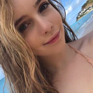 Eleanor Worthington-Cox Instagram - Take me back to Sal ☹️🇨🇻