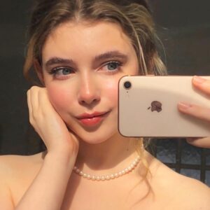 Eleanor Worthington-Cox Instagram - Hi guys, what’s the isolation mood today, 1, 2, or 3? I hope you’re safe, I hope you’re well. Stay at home. Wash your hands. Don’t hoard toilet paper, don’t eat yellow snow, it’s salt, tequila, lime...and never take sweets off strangers x