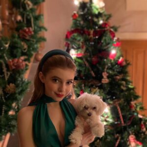 Eleanor Worthington-Cox Instagram - Merry Christmas guys, I hope your day was full of peace, love, dogs and wine :) x