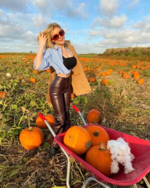Eleanor Worthington-Cox Instagram - here’s my annual basic pumpkin post :)) #boburnhamsaiditbest #awhitewomansinstagram