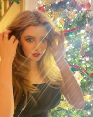 Eleanor Worthington-Cox Instagram - Better late than never.. Hi internet. I’m back :) 

#stilldontknowwhattodowithmyhands #mybrabrokeinthelastpic #dontaskaboutthefloor #didyoumissmyawfulhashtags #thisisalreadyadisaster #somuchchaos #ihavetostop #okimdone