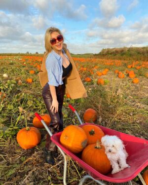 Eleanor Worthington-Cox Instagram - here’s my annual basic pumpkin post :)) #boburnhamsaiditbest #awhitewomansinstagram