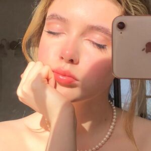 Eleanor Worthington-Cox Instagram - Hi guys, what’s the isolation mood today, 1, 2, or 3? I hope you’re safe, I hope you’re well. Stay at home. Wash your hands. Don’t hoard toilet paper, don’t eat yellow snow, it’s salt, tequila, lime...and never take sweets off strangers x