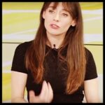 Elena Rivera Instagram - Mañana en @la_ser, a las 12:00h, se emite el #CuentoDeNavidad. He disfrutado mucho haciendo el personaje de Dorothy en #ElMagoDeOz. Espero que os guste!! Es un lujo compartir este proyecto con @aitanasanchezgijon @ernestoalterio @danirovira @gabinodiego_ y @ramonbarea13 ♥️♥️♥️