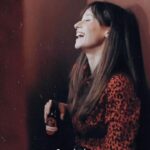 Elena Rivera Instagram – El acento es mucho más que la forma de hablar… Es nuestra identidad, nuestra pasión, aquello que compartimos y nos une.
Gracias @cruzcampo por recordárnoslo 🍻
#ConMuchoAcento #publi