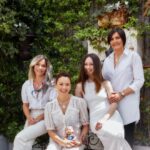 Elena Rivera Instagram - Hay proyectos que además de bonitos, son necesarios. Ojalá ayude (y me ayudéis) a dar visibilidad a este. Madres luchadoras que combaten con sus hijos esta dura enfermedad. Espero que esto les ayude a no sentirse solas en este camino, a que sepan que siempre hay gente apoyándolas y dispuestas a echar una mano. Y espero que, con iniciativas así, esas madres puedan conocer historias similares a las suyas de las que puedan sacar enseñanzas que les den fuerzas. Y que, aunque las circunstancias sean complicadas, esos niños puedan encontrar una sonrisa. @juegaterapiaorg 💎@lehona_jewellbeing ➡️ todos los beneficios de #LehonaXJuegaterapia irán destinados a ayudar a niños con cáncer. @theorganicpath_ 📸 @felixvaliente 💄 @noeminohales 👗 @carladeaguilar @sandroparis