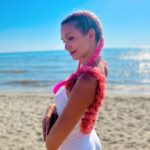 Eleonora Albrecht Instagram - Acconciature estive… che ne pensate??? 🎀👩🏻‍🎤 #musicrelease #newmusic #music #spotify #musician #musicproducer #newrelease #songwriter #newmusicalert #musicvideo #indiemusic #applemusic #singer #newmusicrelease #newmusicfriday #artist #recordlabel #release #dancemusic #soundcloud #singlerelease #newsingle #recordingartist #newsong #electronicmusic #producer #singersongwriter #rapper #independentmusic #newartist
