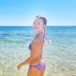Eleonora Albrecht Instagram - Cambio look grazie a Elettra 💞👩🏼‍🦱👩🏻‍🎤 #solemarevento #estateitaliana #bikini #pool #spiaggia #vacanzealmare #vogliadimare #profumodimare #bellegiornate #sorrisi #pacedeisensi #giornatebelle #oara #summermood #tuttialmare #lamiaestate #sardegna #fortevillage Forte Village Resort