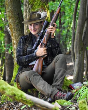 Eliška Štefanicová Instagram - Deer rut is coming.. 🤩

#bohemialov#chevaliersweden#diottoboots#sellierbellot#hunt#hunting#hunter#huntress#hunters#outdoor#nature#naturelover#wild#wildlife#smile#girl#girls#czechgirl#huntinglife#huntingphoto#huntinggirl#huntingwoman#outdoorwomen#outdoorgirl#outdoors#outdoorlife#girlwhohunt#girlhunttoo#girlpower#huntingexperience