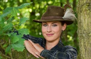Eliška Štefanicová Instagram - Nové náušničky od @pavlinarysava 🍃

#bohemialov#chevaliersweden#pavlinadesign#kahlesoptics#hunt#hunting#hunter#huntress#hunters#outdoor#nature#naturelover#wild#wildlife#smile#girl#girls#czechgirl#huntinglife#huntingphoto#huntinggirl#huntingwoman#outdoorwomen#outdoorgirl#outdoors#outdoorlife#girlwhohunt#girlhunttoo#girlpower#huntingexperience