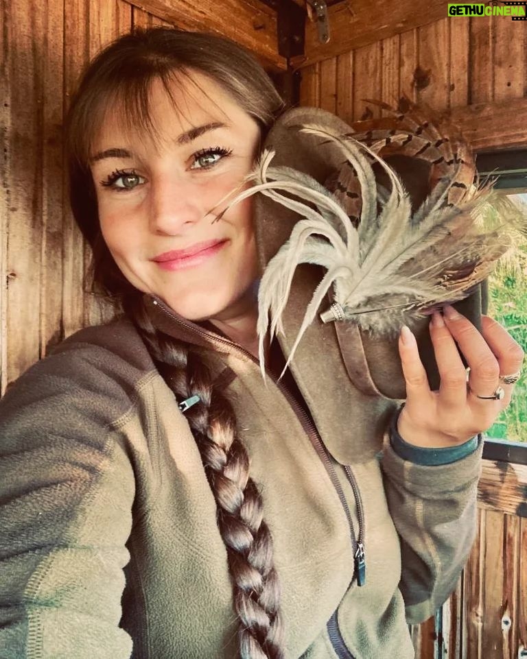 Eliška Štefanicová Instagram - Nádherná ozdoba od @polovnicke_klenoty 🥰 #bohemialov#chevaliersweden#smile#hair#fashion#greenlife#hunt#hunting#huntinggirl#huntingwomen#outdoor#outdoorwomen#outdoorgirl#hunter#hunters#huntress#czechhuntress#czechhunter#czechgirl#huntinglife#lovehunting#outdoorlife#wildlife#gamemanagement#myslivost#polovanie#polovnictvo#huntingphoto#nature#wild