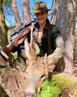 Eliška Štefanicová Instagram - Absolutely amazing 😍🦌🌿

#sellierbellot#308win#bohemialov#waidmannsheil#kahlesoptics#hunt#hunting#huntinggirl#huntingwomen#outdoor#outdoorwomen#outdoorgirl#hunters#hunter#czechhunter#huntress#girlwhoshoot#girlhunttoo#girlwhohunt#girlpower#huntingphoto#huntinglife#lovehunting#huntingtrophy#huntinggear#huntingseason#gamemanagement#franchifeelsrigh#roedeerhunting#roedeer