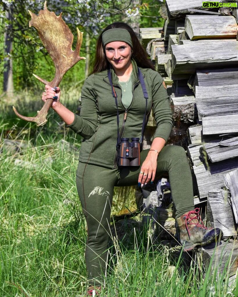 Eliška Štefanicová Instagram - #besttime🦌 #diottoboots#spring#springmood#springfashion#nature#beauty#smile#hair#girl#girls#czechgirl#termovel#clothes#outdoor#outdoorlife#outdoors#outdoorphotography#outdoorwomen#outdoorgirl#outfit#sport#hunt#hunting#gamemanagement#myslivost#chasse#naturelover#wild#wildlife