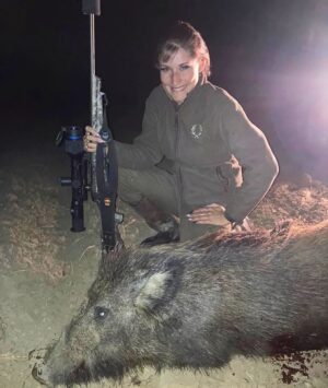 Eliška Štefanicová Instagram - Úspěšné hlídání kukuřice 🌽🌿

#binox#pulsartrailxp50#sellierbellotteam#308win#hunt#hunting#huntinglife#huntingseason#lovehunting#huntinggirl#huntingwoman#outdoorwomen#outdoor#outdoorgirl#girlwhohunt#girlshunttoo#huntress#hunters#hunter#czechhunter#shooting#gamemanagement#myslivost#forest#huntingphoto#instahunt#wildboarhunting#wildboarhuntress#wildboar