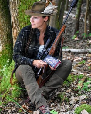 Eliška Štefanicová Instagram - Deer rut is coming.. 🤩

#bohemialov#chevaliersweden#diottoboots#sellierbellot#hunt#hunting#hunter#huntress#hunters#outdoor#nature#naturelover#wild#wildlife#smile#girl#girls#czechgirl#huntinglife#huntingphoto#huntinggirl#huntingwoman#outdoorwomen#outdoorgirl#outdoors#outdoorlife#girlwhohunt#girlhunttoo#girlpower#huntingexperience